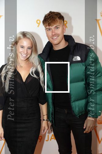 Katwijk 30 oktober 2019
9 jaar soldaat van Oranje in de hangar op vliegveld Valkenburg . Vlogger Dee met haar vriend Lars Gerbrands