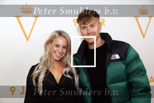 Katwijk 30 oktober 2019
9 jaar soldaat van Oranje in de hangar op vliegveld Valkenburg . Vlogger Dee met haar vriend Lars Gerbrands