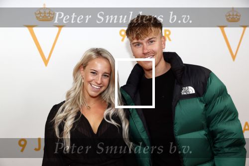 Katwijk 30 oktober 2019
9 jaar soldaat van Oranje in de hangar op vliegveld Valkenburg . Vlogger Dee met haar vriend Lars Gerbrands
