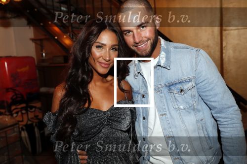 Amsterdam 11 november 2019
Boekpresentatie Fajah Lourens en Selwyn Senatori.
Donny Roelvink met zijn nieuwe vriendin Janice Blok