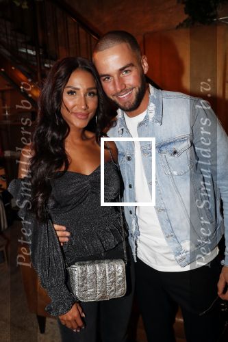Amsterdam 11 november 2019
Boekpresentatie Fajah Lourens en Selwyn Senatori.
Donny Roelvink met zijn nieuwe vriendin Janice Blok