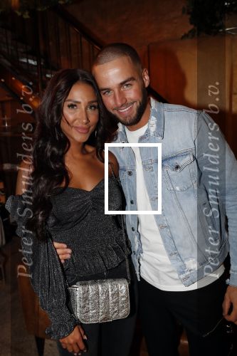 Amsterdam 11 november 2019
Boekpresentatie Fajah Lourens en Selwyn Senatori.
Donny Roelvink met zijn nieuwe vriendin Janice Blok
