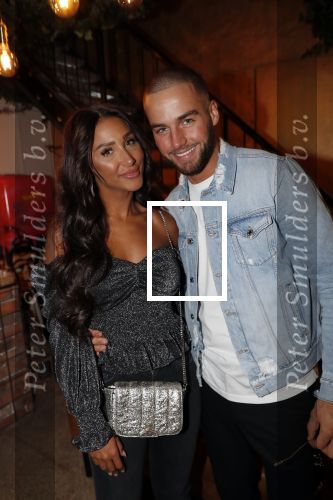 Amsterdam 11 november 2019
Boekpresentatie Fajah Lourens en Selwyn Senatori.
Donny Roelvink met zijn nieuwe vriendin Janice Blok