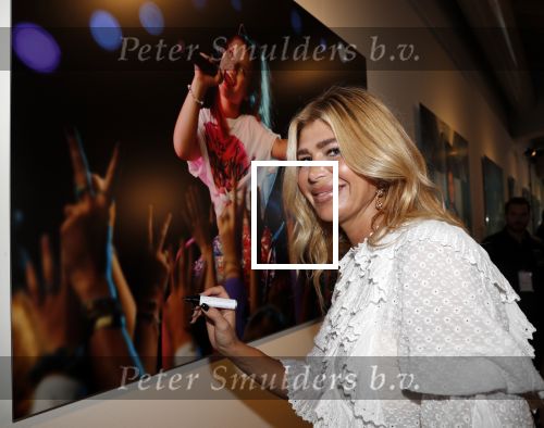 Amstelveen 1 oktober 2019
15 jaar de Esther Vergeer Foundation in het Cobra museum . Er wordt een expositie geopend van 15 fotografen waaronder oa William Rutten Estelle Cruijff Klaasjan v d Weij Patty Brard Isa Hoes Marco Borsato Sacha de Boer Klaas v Kruistem en Edwin Smulders. Anouk Smulders presenteert het en Prinses Margriet is aanwezig.
