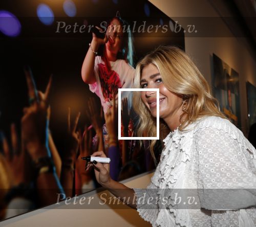 Amstelveen 1 oktober 2019
15 jaar de Esther Vergeer Foundation in het Cobra museum . Er wordt een expositie geopend van 15 fotografen waaronder oa William Rutten Estelle Cruijff Klaasjan v d Weij Patty Brard Isa Hoes Marco Borsato Sacha de Boer Klaas v Kruistem en Edwin Smulders. Anouk Smulders presenteert het en Prinses Margriet is aanwezig.