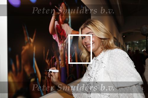 Amstelveen 1 oktober 2019
15 jaar de Esther Vergeer Foundation in het Cobra museum . Er wordt een expositie geopend van 15 fotografen waaronder oa William Rutten Estelle Cruijff Klaasjan v d Weij Patty Brard Isa Hoes Marco Borsato Sacha de Boer Klaas v Kruistem en Edwin Smulders. Anouk Smulders presenteert het en Prinses Margriet is aanwezig.