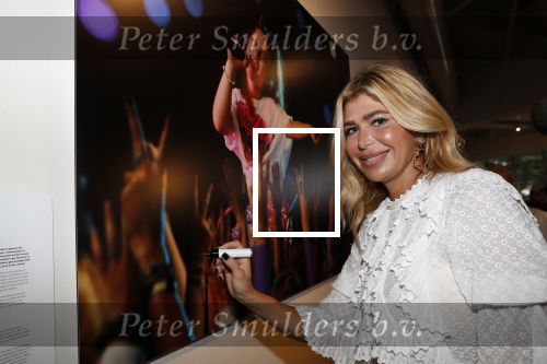 Amstelveen 1 oktober 2019
15 jaar de Esther Vergeer Foundation in het Cobra museum . Er wordt een expositie geopend van 15 fotografen waaronder oa William Rutten Estelle Cruijff Klaasjan v d Weij Patty Brard Isa Hoes Marco Borsato Sacha de Boer Klaas v Kruistem en Edwin Smulders. Anouk Smulders presenteert het en Prinses Margriet is aanwezig.