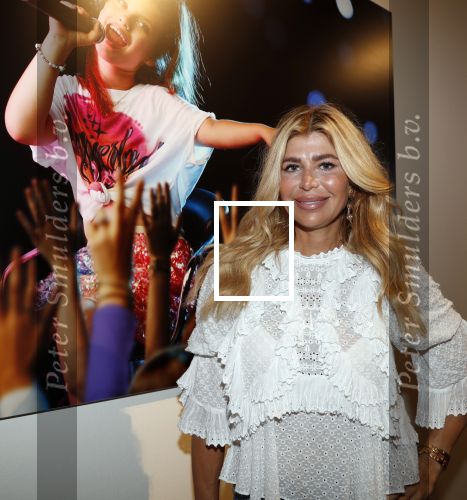 Amstelveen 1 oktober 2019
15 jaar de Esther Vergeer Foundation in het Cobra museum . Er wordt een expositie geopend van 15 fotografen waaronder oa William Rutten Estelle Cruijff Klaasjan v d Weij Patty Brard Isa Hoes Marco Borsato Sacha de Boer Klaas v Kruistem en Edwin Smulders. Anouk Smulders presenteert het en Prinses Margriet is aanwezig.
