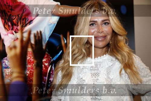 Amstelveen 1 oktober 2019
15 jaar de Esther Vergeer Foundation in het Cobra museum . Er wordt een expositie geopend van 15 fotografen waaronder oa William Rutten Estelle Cruijff Klaasjan v d Weij Patty Brard Isa Hoes Marco Borsato Sacha de Boer Klaas v Kruistem en Edwin Smulders. Anouk Smulders presenteert het en Prinses Margriet is aanwezig.