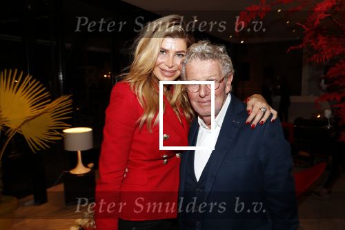 Naarden 31 oktober 2019
50 jaar Jan des Bouvrie als ontwerper werkzaam. Feest is in het Arsenaal.
Estelle Cruijff kwam met Robert Lee