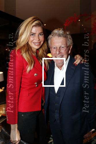 Naarden 31 oktober 2019
50 jaar Jan des Bouvrie als ontwerper werkzaam. Feest is in het Arsenaal.
Estelle Cruijff kwam met Robert Lee
