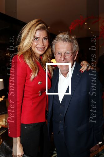 Naarden 31 oktober 2019
50 jaar Jan des Bouvrie als ontwerper werkzaam. Feest is in het Arsenaal.
Estelle Cruijff kwam met Robert Lee