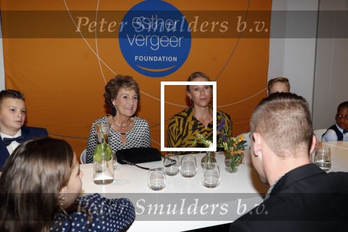 Amstelveen 1 oktober 2019
15 jaar de Esther Vergeer Foundation in het Cobra museum . Er wordt een expositie geopend van 15 fotografen waaronder oa William Rutten Estelle Cruijff Klaasjan v d Weij Patty Brard Isa Hoes Marco Borsato Sacha de Boer Klaas v Kruistem en Edwin Smulders. Anouk Smulders presenteert het en Prinses Margriet is aanwezig.
