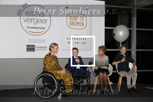 Amstelveen 1 oktober 2019
15 jaar de Esther Vergeer Foundation in het Cobra museum . Er wordt een expositie geopend van 15 fotografen waaronder oa William Rutten Estelle Cruijff Klaasjan v d Weij Patty Brard Isa Hoes Marco Borsato Sacha de Boer Klaas v Kruistem en Edwin Smulders. Anouk Smulders presenteert het en Prinses Margriet is aanwezig.