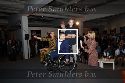 Amstelveen 1 oktober 2019
15 jaar de Esther Vergeer Foundation in het Cobra museum . Er wordt een expositie geopend van 15 fotografen waaronder oa William Rutten Estelle Cruijff Klaasjan v d Weij Patty Brard Isa Hoes Marco Borsato Sacha de Boer Klaas v Kruistem en Edwin Smulders. Anouk Smulders presenteert het en Prinses Margriet is aanwezig.