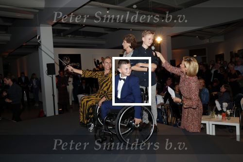 Amstelveen 1 oktober 2019
15 jaar de Esther Vergeer Foundation in het Cobra museum . Er wordt een expositie geopend van 15 fotografen waaronder oa William Rutten Estelle Cruijff Klaasjan v d Weij Patty Brard Isa Hoes Marco Borsato Sacha de Boer Klaas v Kruistem en Edwin Smulders. Anouk Smulders presenteert het en Prinses Margriet is aanwezig.