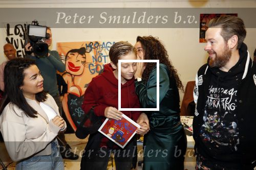 Amsterdam 11 november 2019
Boekpresentatie Fajah Lourens en Selwyn Senatori. De kinderen van fajah krijgen het eerste exemplaar