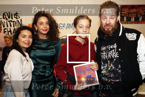 Amsterdam 11 november 2019
Boekpresentatie Fajah Lourens en Selwyn Senatori. De kinderen van fajah krijgen het eerste exemplaar