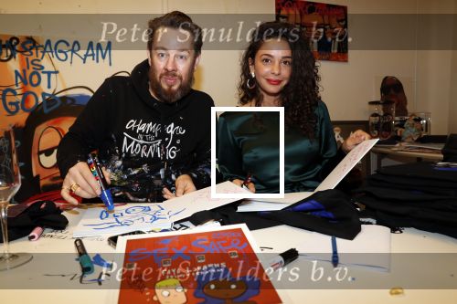 Amsterdam 11 november 2019
Boekpresentatie Fajah Lourens en Selwyn Senatori. De kinderen van fajah krijgen het eerste exemplaar