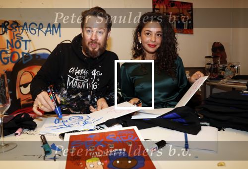 Amsterdam 11 november 2019
Boekpresentatie Fajah Lourens en Selwyn Senatori. De kinderen van fajah krijgen het eerste exemplaar
