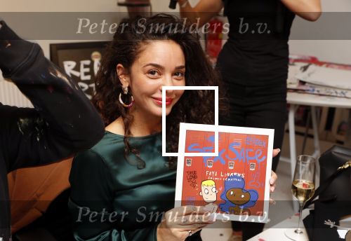 Amsterdam 11 november 2019
Boekpresentatie Fajah Lourens en Selwyn Senatori. De kinderen van fajah krijgen het eerste exemplaar