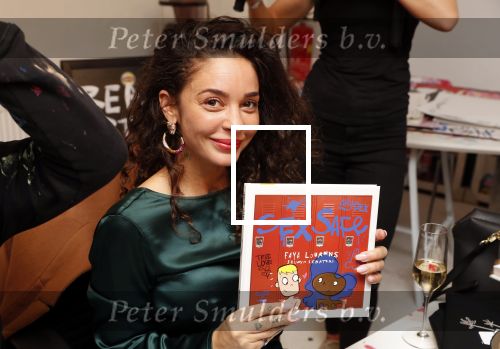 Amsterdam 11 november 2019
Boekpresentatie Fajah Lourens en Selwyn Senatori. De kinderen van fajah krijgen het eerste exemplaar