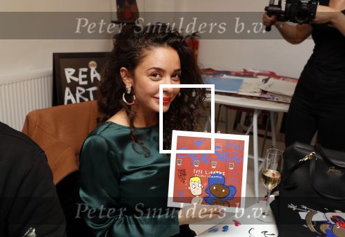 Amsterdam 11 november 2019
Boekpresentatie Fajah Lourens en Selwyn Senatori. De kinderen van fajah krijgen het eerste exemplaar