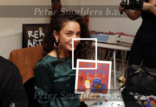 Amsterdam 11 november 2019
Boekpresentatie Fajah Lourens en Selwyn Senatori. De kinderen van fajah krijgen het eerste exemplaar