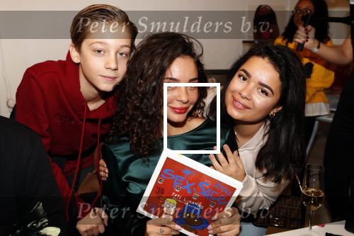 Amsterdam 11 november 2019
Boekpresentatie Fajah Lourens en Selwyn Senatori. De kinderen van fajah krijgen het eerste exemplaar