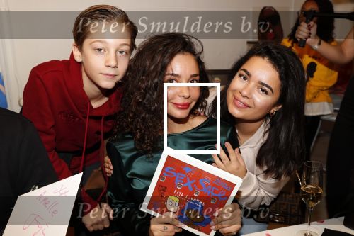 Amsterdam 11 november 2019
Boekpresentatie Fajah Lourens en Selwyn Senatori. De kinderen van fajah krijgen het eerste exemplaar