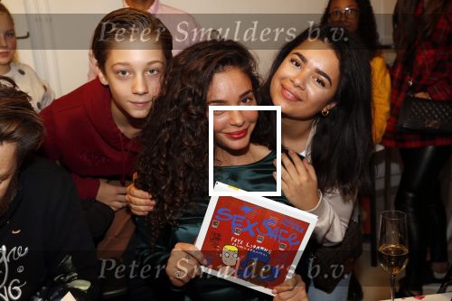 Amsterdam 11 november 2019
Boekpresentatie Fajah Lourens en Selwyn Senatori. De kinderen van fajah krijgen het eerste exemplaar