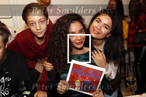 Amsterdam 11 november 2019
Boekpresentatie Fajah Lourens en Selwyn Senatori. De kinderen van fajah krijgen het eerste exemplaar