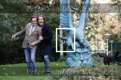 Den Haag 24 oktober 2019
Frank Jansen en Rogier Smit ( Paleis voor een prikkie) laten hun honden uit. Frank en Rogier