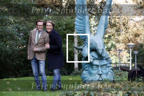 Den Haag 24 oktober 2019
Frank Jansen en Rogier Smit ( Paleis voor een prikkie) laten hun honden uit. Frank en Rogier