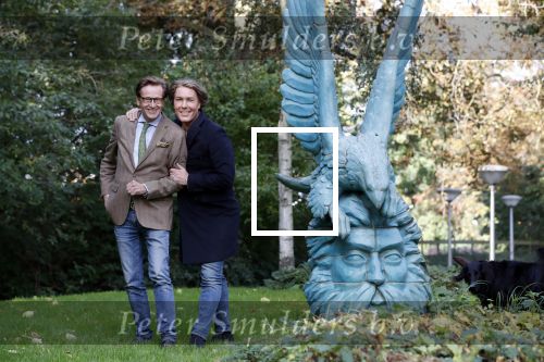 Den Haag 24 oktober 2019
Frank Jansen en Rogier Smit ( Paleis voor een prikkie) laten hun honden uit. Frank en Rogier