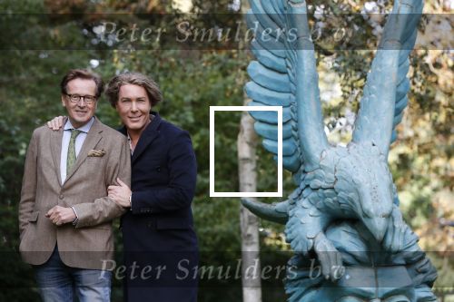 Den Haag 24 oktober 2019
Frank Jansen en Rogier Smit ( Paleis voor een prikkie) laten hun honden uit. Frank en Rogier