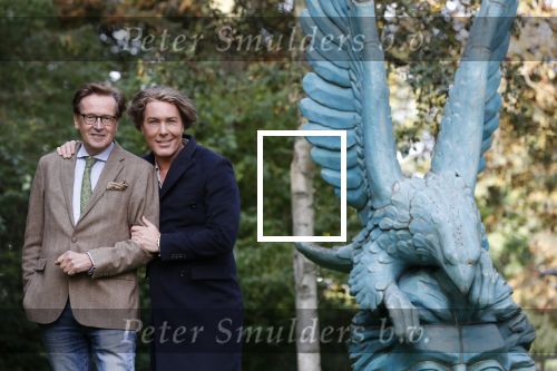 Den Haag 24 oktober 2019
Frank Jansen en Rogier Smit ( Paleis voor een prikkie) laten hun honden uit. Frank en Rogier