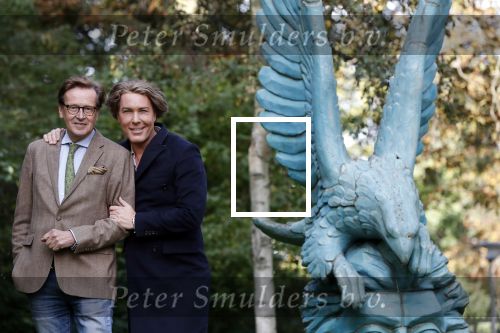 Den Haag 24 oktober 2019
Frank Jansen en Rogier Smit ( Paleis voor een prikkie) laten hun honden uit. Frank en Rogier