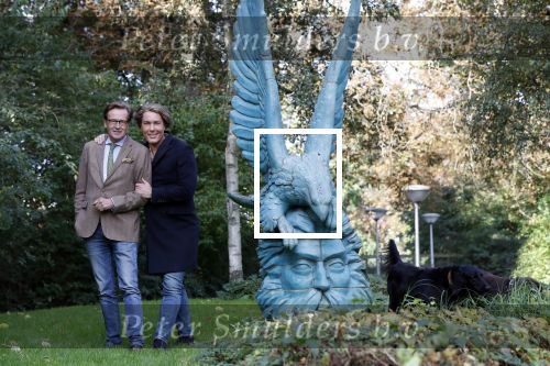 Den Haag 24 oktober 2019
Frank Jansen en Rogier Smit ( Paleis voor een prikkie) laten hun honden uit. Frank en Rogier