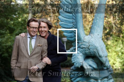 Den Haag 24 oktober 2019
Frank Jansen en Rogier Smit ( Paleis voor een prikkie) laten hun honden uit. Frank en Rogier