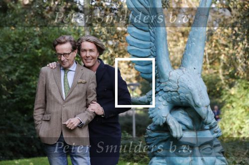 Den Haag 24 oktober 2019
Frank Jansen en Rogier Smit ( Paleis voor een prikkie) laten hun honden uit. Frank en Rogier