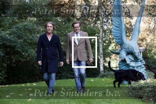 Den Haag 24 oktober 2019
Frank Jansen en Rogier Smit ( Paleis voor een prikkie) laten hun honden uit. Frank en Rogier
