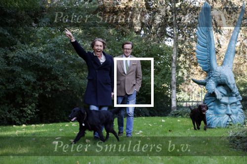 Den Haag 24 oktober 2019
Frank Jansen en Rogier Smit ( Paleis voor een prikkie) laten hun honden uit. Frank en Rogier