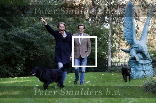 Den Haag 24 oktober 2019
Frank Jansen en Rogier Smit ( Paleis voor een prikkie) laten hun honden uit. Frank en Rogier
