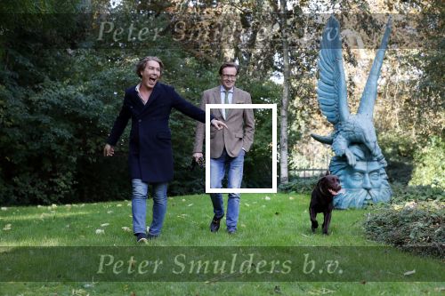 Den Haag 24 oktober 2019
Frank Jansen en Rogier Smit ( Paleis voor een prikkie) laten hun honden uit. Frank en Rogier