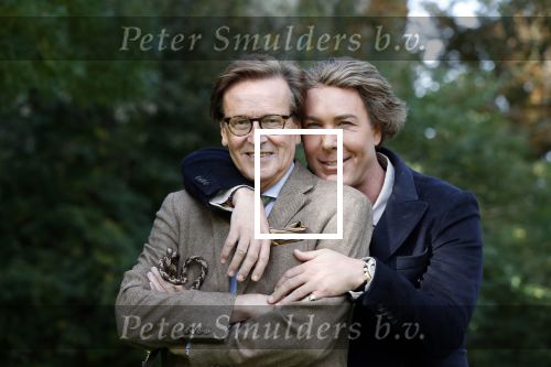 Den Haag 24 oktober 2019
Frank Jansen en Rogier Smit ( Paleis voor een prikkie) laten hun honden uit. Frank en Rogier