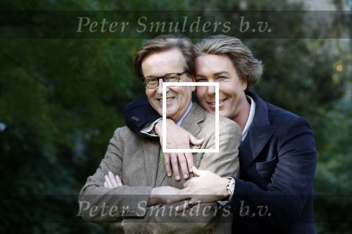Den Haag 24 oktober 2019
Frank Jansen en Rogier Smit ( Paleis voor een prikkie) laten hun honden uit. Frank en Rogier