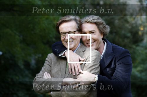 Den Haag 24 oktober 2019
Frank Jansen en Rogier Smit ( Paleis voor een prikkie) laten hun honden uit. Frank en Rogier
