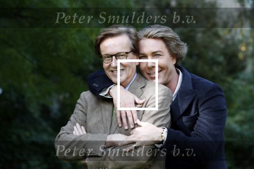 Den Haag 24 oktober 2019
Frank Jansen en Rogier Smit ( Paleis voor een prikkie) laten hun honden uit. Frank en Rogier