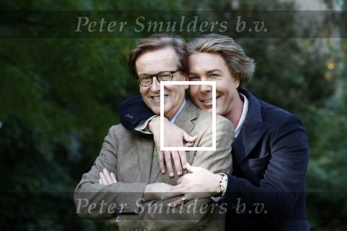 Den Haag 24 oktober 2019
Frank Jansen en Rogier Smit ( Paleis voor een prikkie) laten hun honden uit. Frank en Rogier